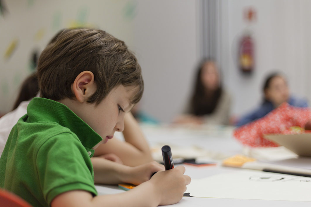 Talleres infantiles y juveniles GRATUITOS mayo IED Madrid – ¡Para dar rienda suelta a la creatividad!- diseño moda, crea tu lámpara, ilustración…